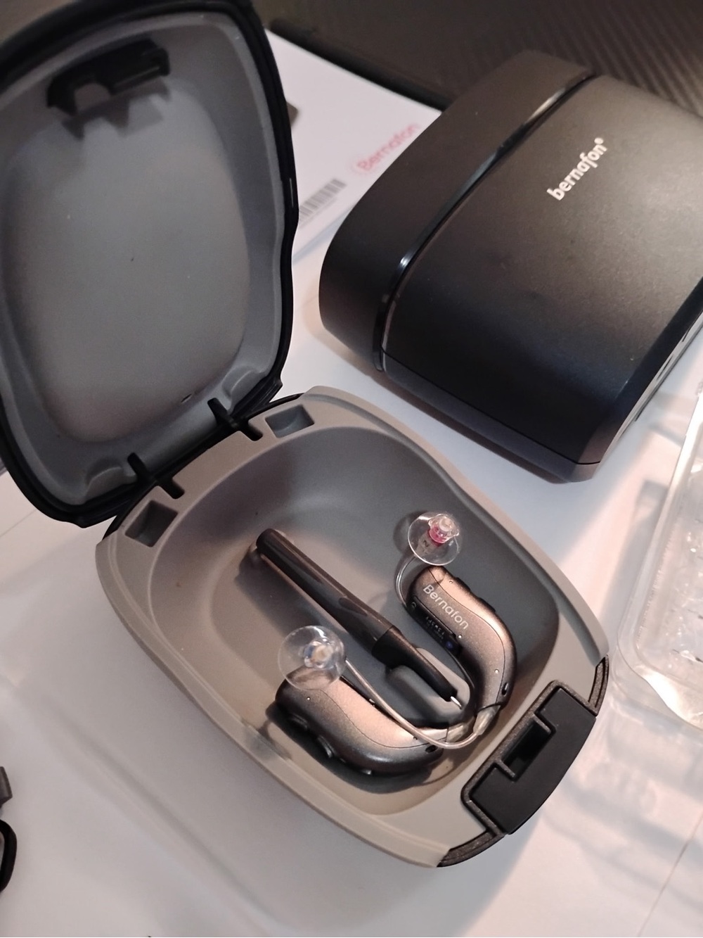 Bernafon Entra20 MiniRITE Hearing Aids with Plus Charger and Case Grey New w Box